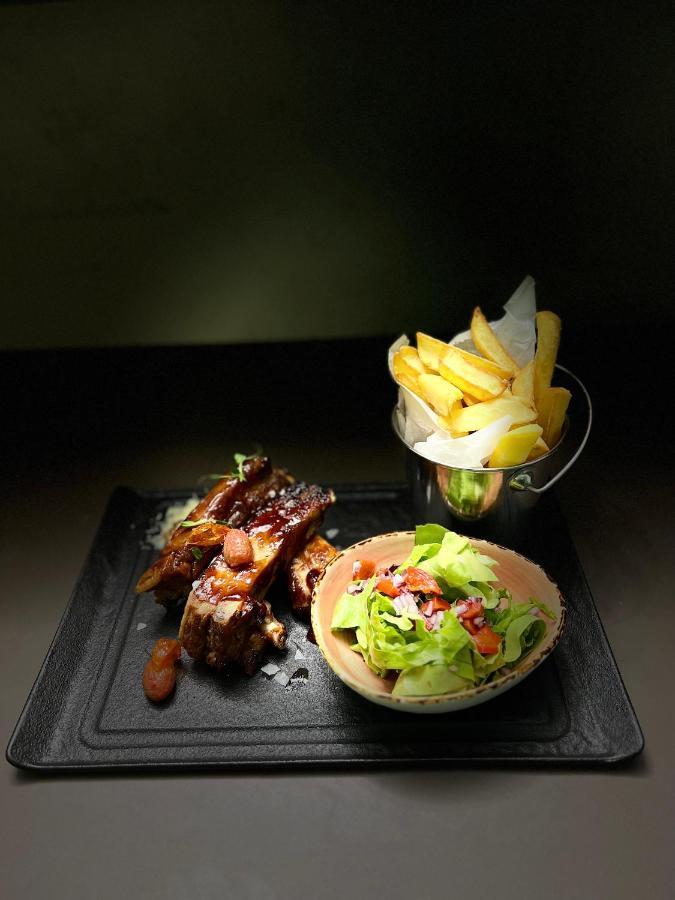 Vega Resort Restaurant & Lodge โอร์โชวา ภายนอก รูปภาพ