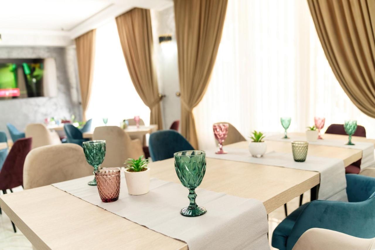 Vega Resort Restaurant & Lodge โอร์โชวา ภายนอก รูปภาพ