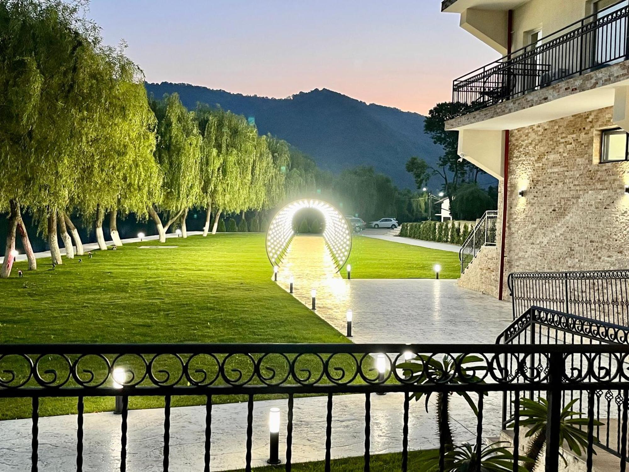 Vega Resort Restaurant & Lodge โอร์โชวา ภายนอก รูปภาพ