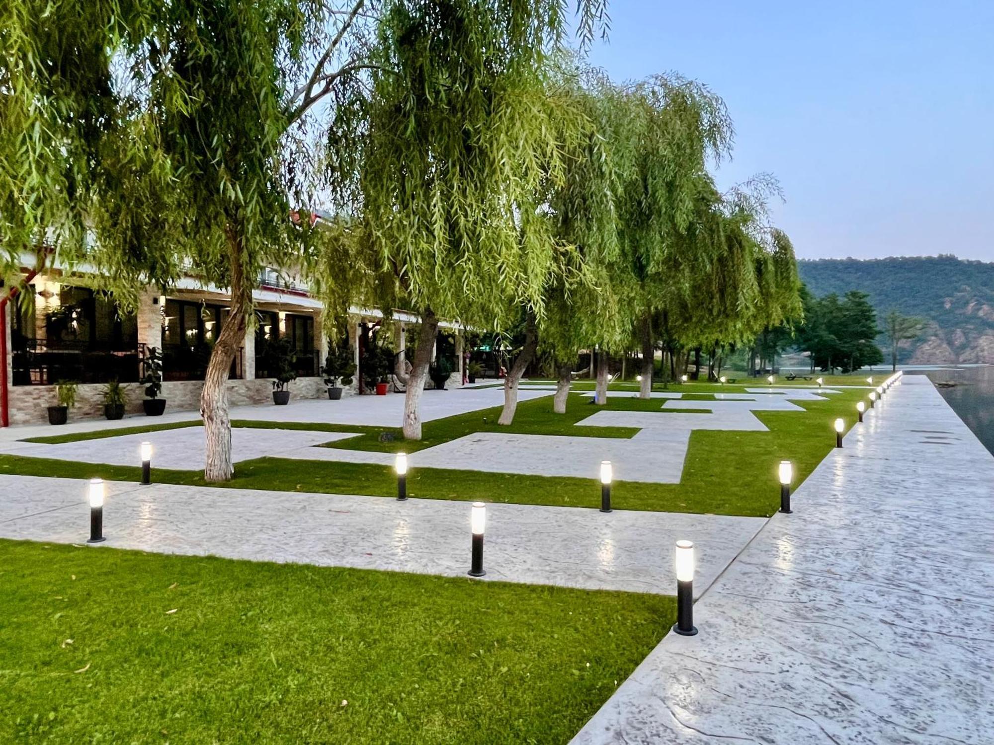 Vega Resort Restaurant & Lodge โอร์โชวา ภายนอก รูปภาพ